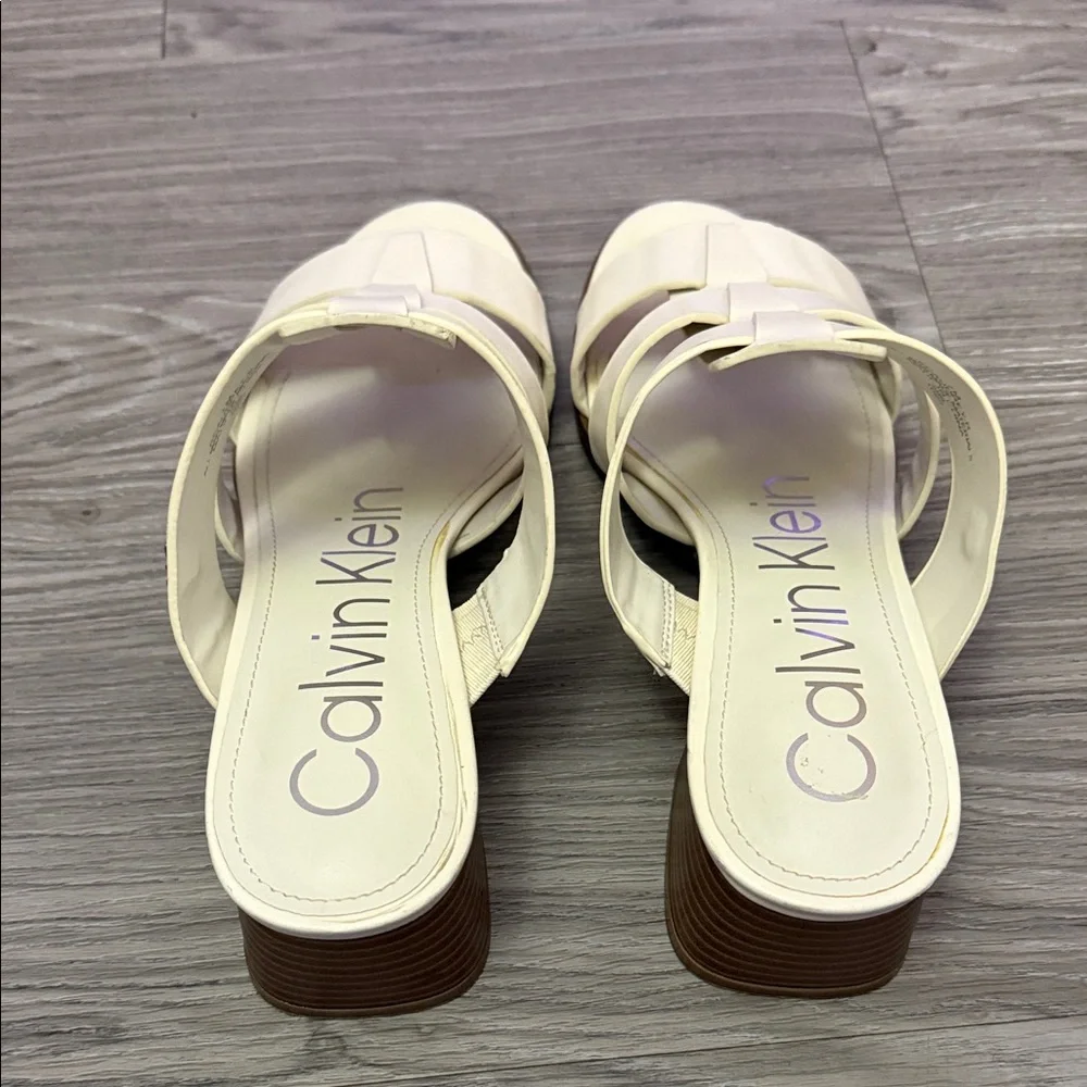 Calvin Klein Audrey White Slip On Block Heel Mule Sandals Size 7